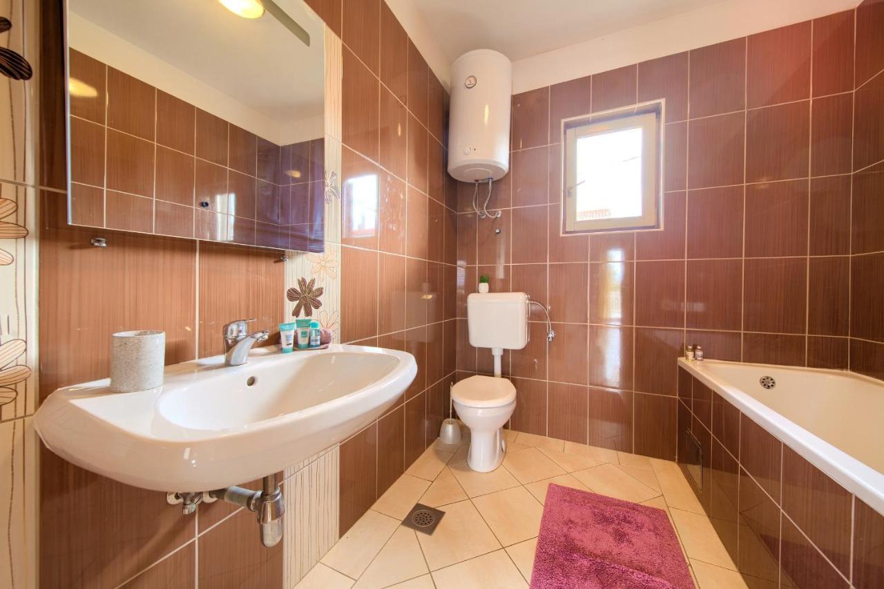 Rasopasno Apartment With Terrace And Private Parking Exteriör bild